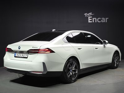 صورة 2 لـ 2025 BMW 5 SERIES
