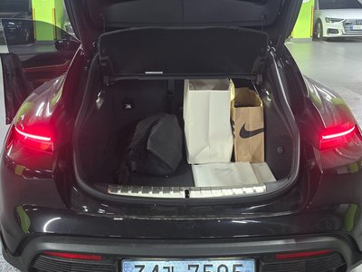2025 Porsche TAYCAN thumbnail 12