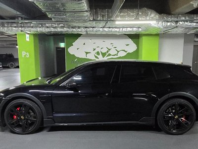 2025 Porsche TAYCAN photo 6