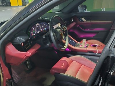 2025 Porsche TAYCAN photo 5