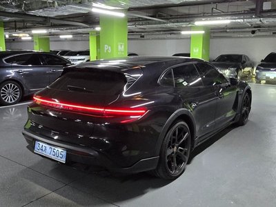 2025 Porsche TAYCAN photo 2