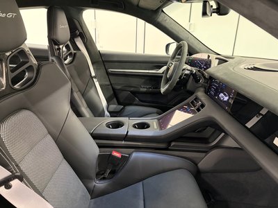 صورة 5 لـ 2025 Porsche TAYCAN