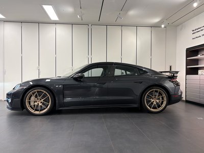 صورة 7 لـ 2025 Porsche TAYCAN