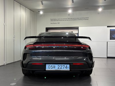صورة 3 لـ 2025 Porsche TAYCAN