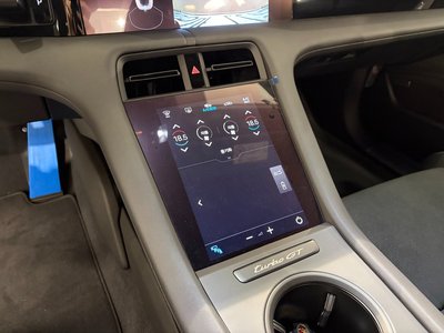 2025 Porsche TAYCAN — миниатюра 17