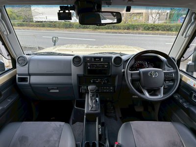 TOYOTA LAND CRUISER 70 - 3