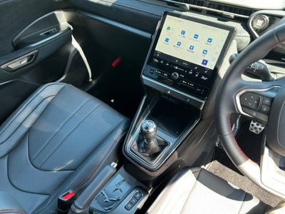 2025 Lexus LBX — миниатюра 12