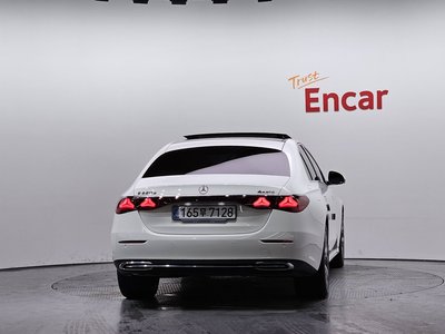 MERCEDES-BENZ E-CLASS - 3