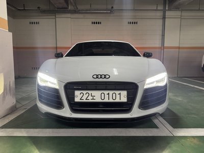 AUDI R8 - 1