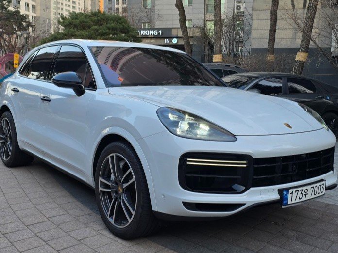 PORSCHE CAYENNE - View 1
