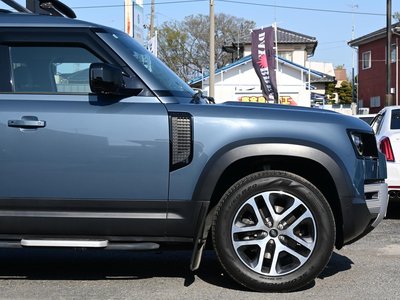 LAND ROVER DEFENDER - 10