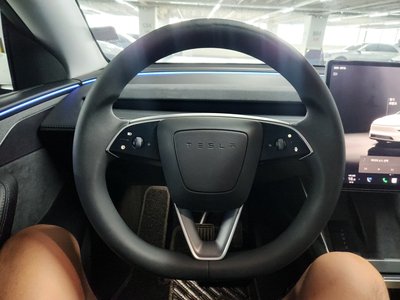 2025 Tesla MODEL Y — фото 9