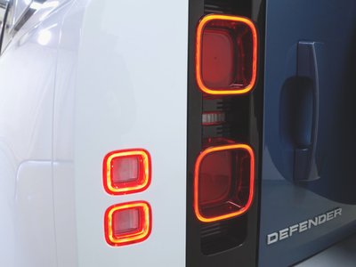 LAND ROVER DEFENDER - 5