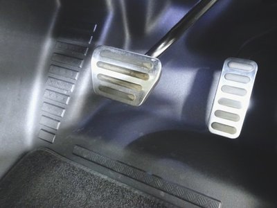 LAND ROVER DEFENDER - 9