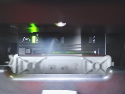 LAND ROVER DEFENDER - 10