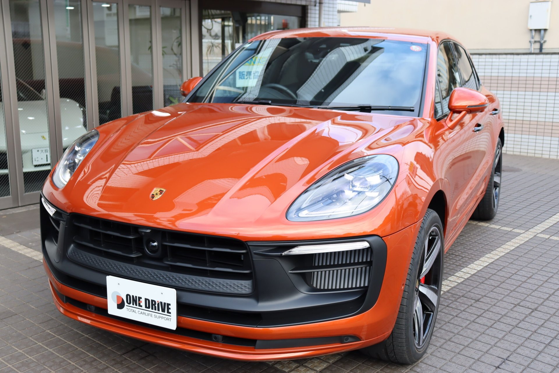 PORSCHE MACAN - View 1