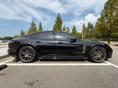 PORSCHE PANAMERA - 4