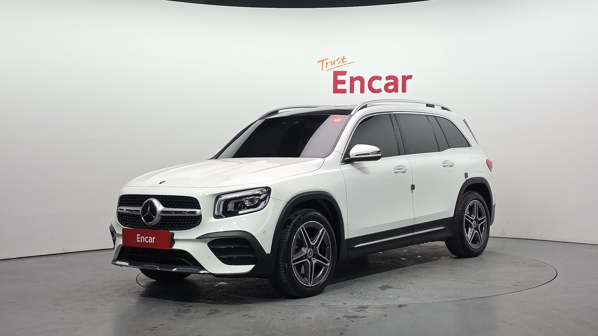 MERCEDES-BENZ GLB - View 1