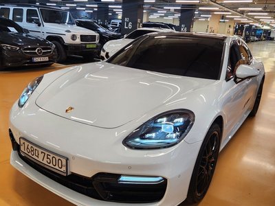 PORSCHE PANAMERA - 5