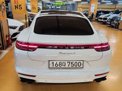 PORSCHE PANAMERA - 3