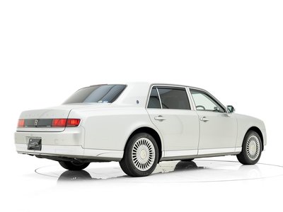 TOYOTA CENTURY - 7
