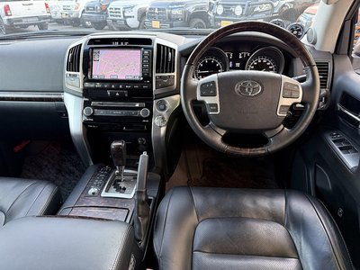 TOYOTA LAND CRUISER 200 - 2