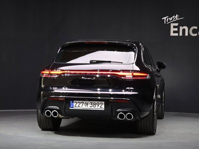 PORSCHE MACAN - 3