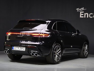 PORSCHE MACAN - 4