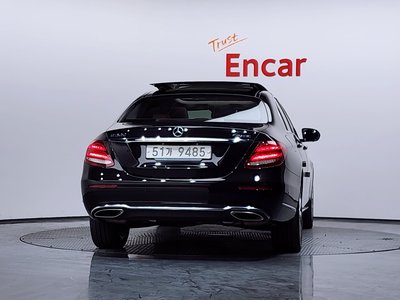 MERCEDES-BENZ E-CLASS - 4