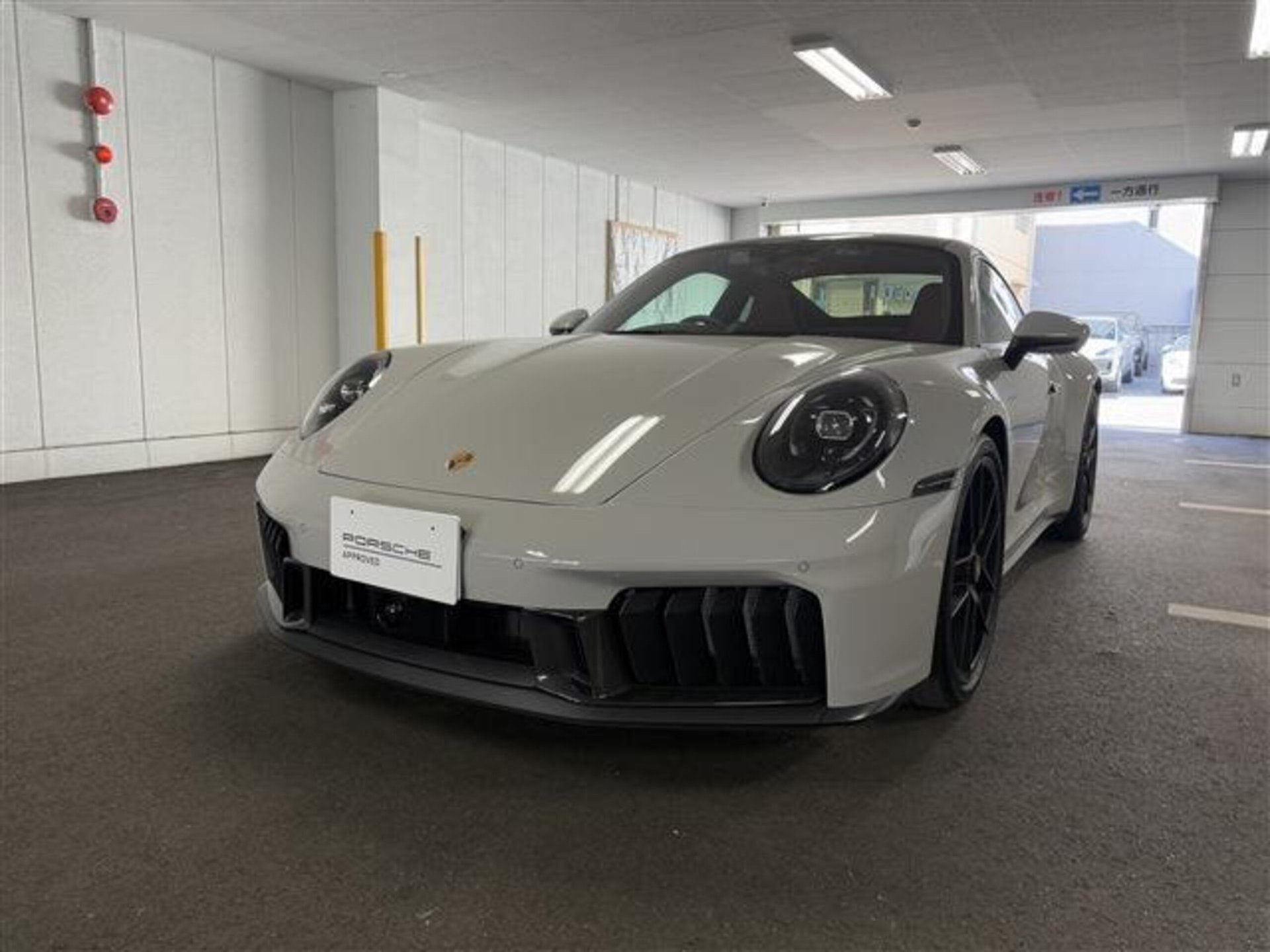 PORSCHE 911 - View 1