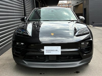 2025 Porsche MACAN photo 10