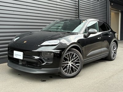 2025 Porsche MACAN photo 1