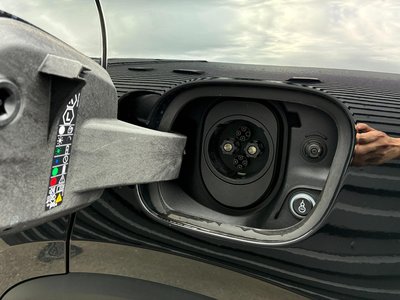 2025 Porsche MACAN photo 6