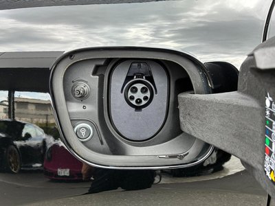 2025 Porsche MACAN photo 9