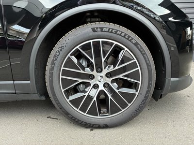 2025 Porsche MACAN photo 4