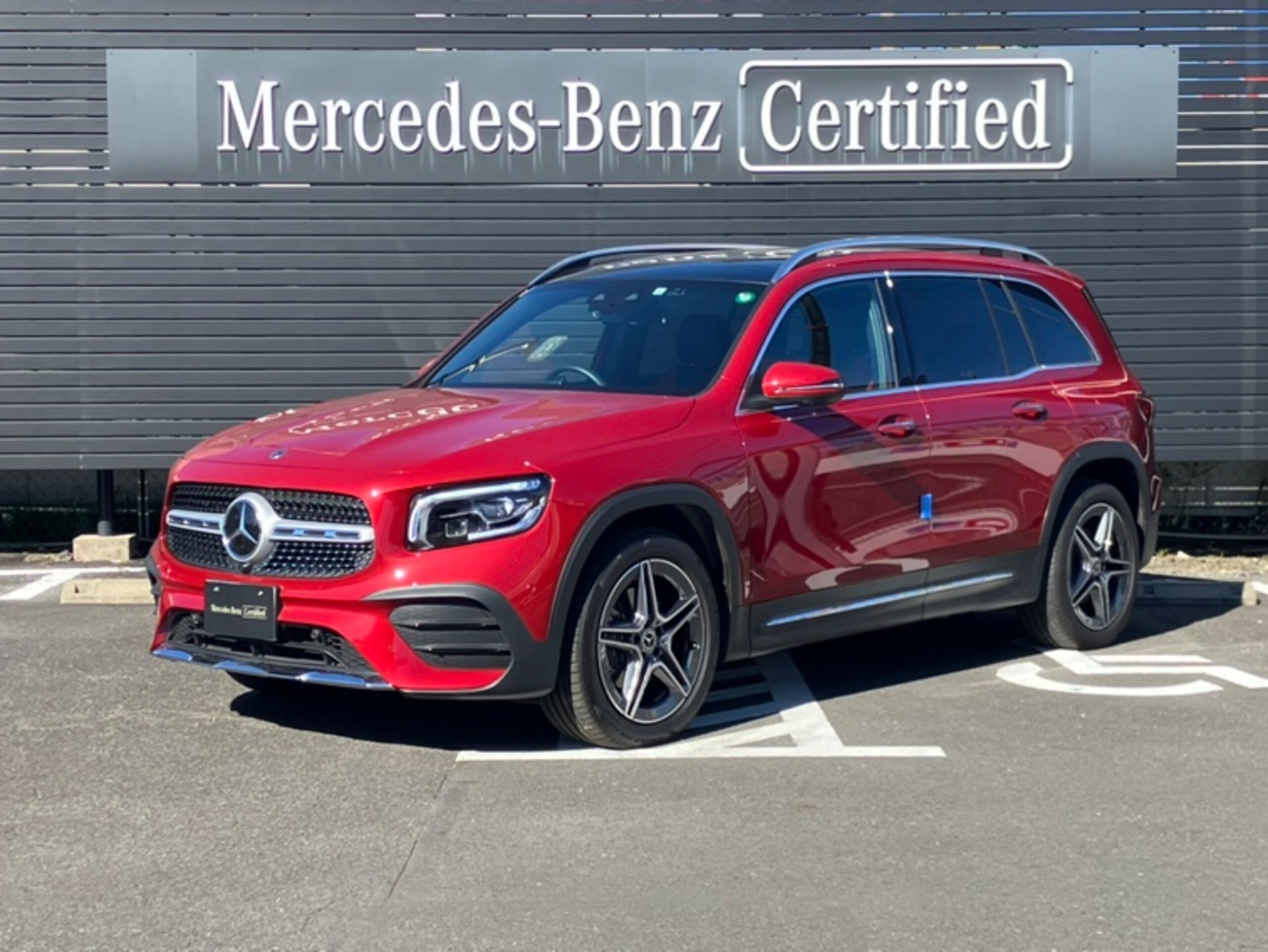 MERCEDES-BENZ GLB - View 1