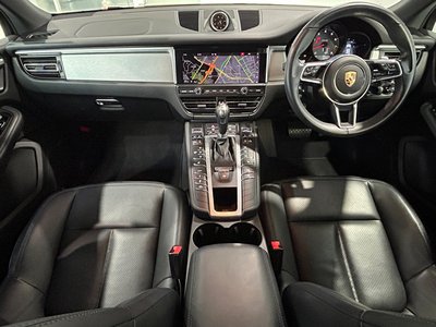 PORSCHE MACAN - 3