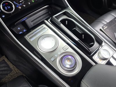 2020 Genesis GV80 thumbnail 12