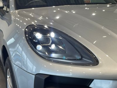 PORSCHE MACAN - 8