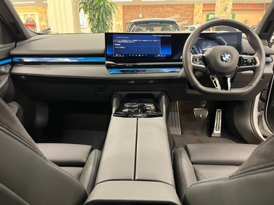 2024 BMW 5 SERIES — фото 3