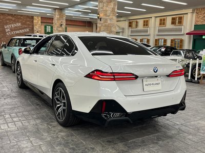 صورة مصغرة 56 لـ 2024 BMW 5 SERIES