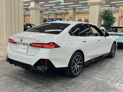 صورة مصغرة 57 لـ 2024 BMW 5 SERIES