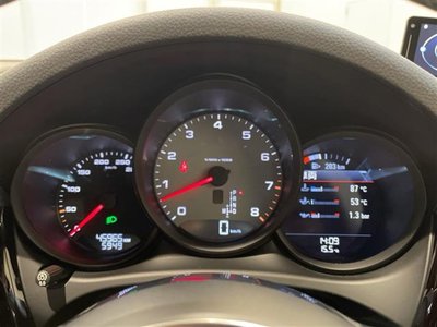 صورة 8 لـ 2021 Porsche MACAN