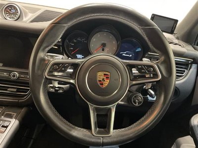 صورة 7 لـ 2021 Porsche MACAN