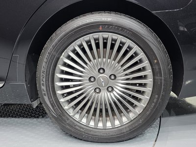 GENESIS G90 - 8