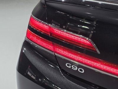 GENESIS G90 - 10
