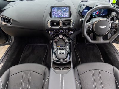 ASTON MARTIN V8 VANTAGE ROADSTER - 2
