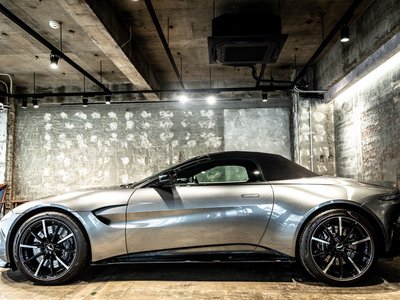 ASTON MARTIN V8 VANTAGE ROADSTER - 9