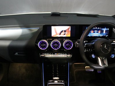 2025 Mercedes-BENZ GLA 照片 2