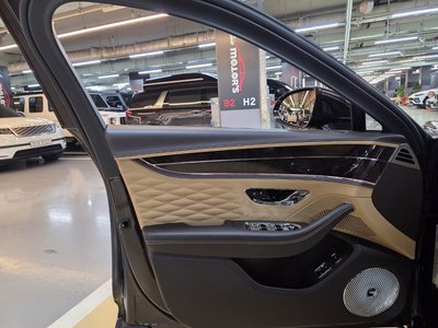 BENTLEY FLYING SPUR - 10